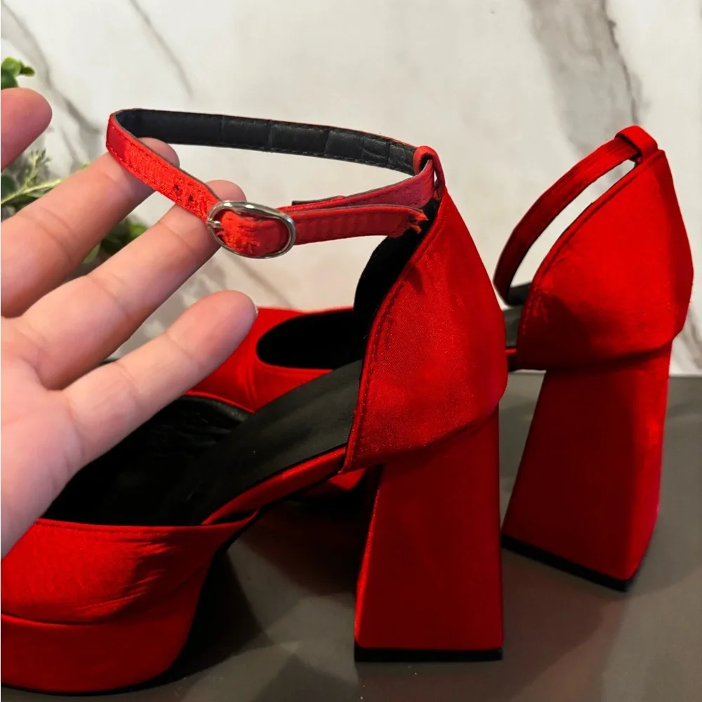 Chic Red Women's Block Heels - Picture 8 of 8